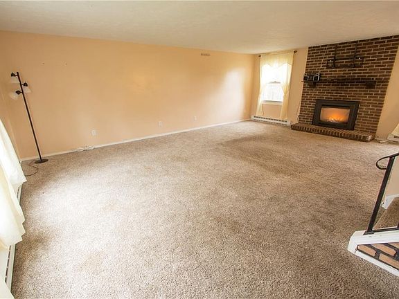 3rd image of 1307 Brookedge Dr