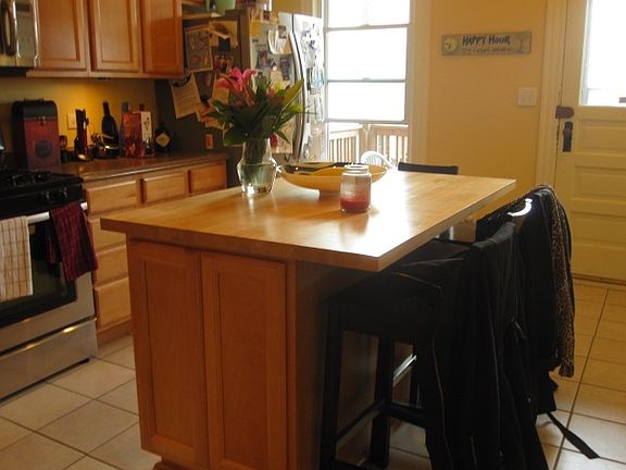 3rd image of 843 W Newport Ave APT 3