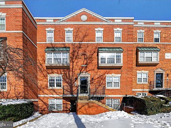 3rd image of 3805 Porter St NW APT 201