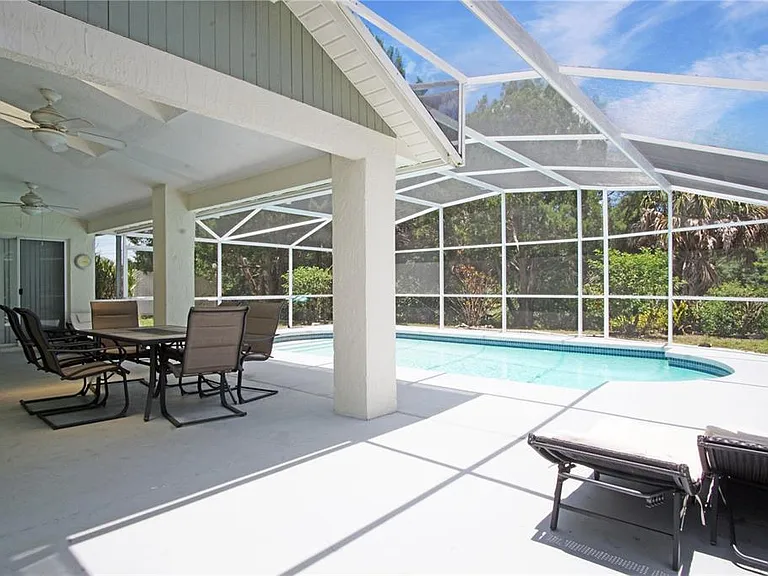 928 Loma Bonita Dr — Photo 13