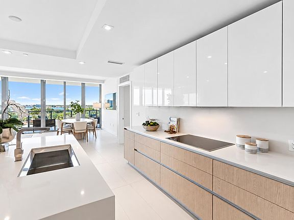 4th image of 3100 N Ocean Drive #P-701