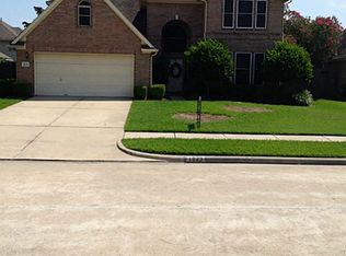 1823 Oak Lodge Dr, Pearland, TX 77581