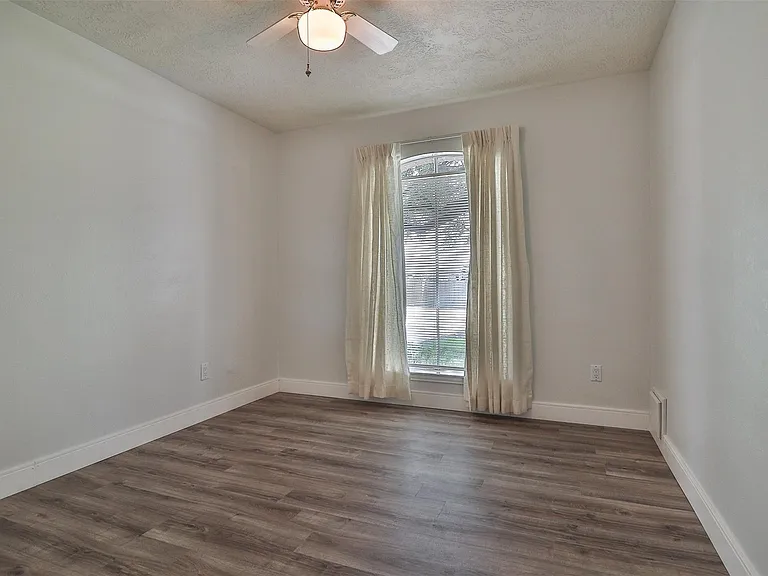 10910 Scenic Dr — Photo 37