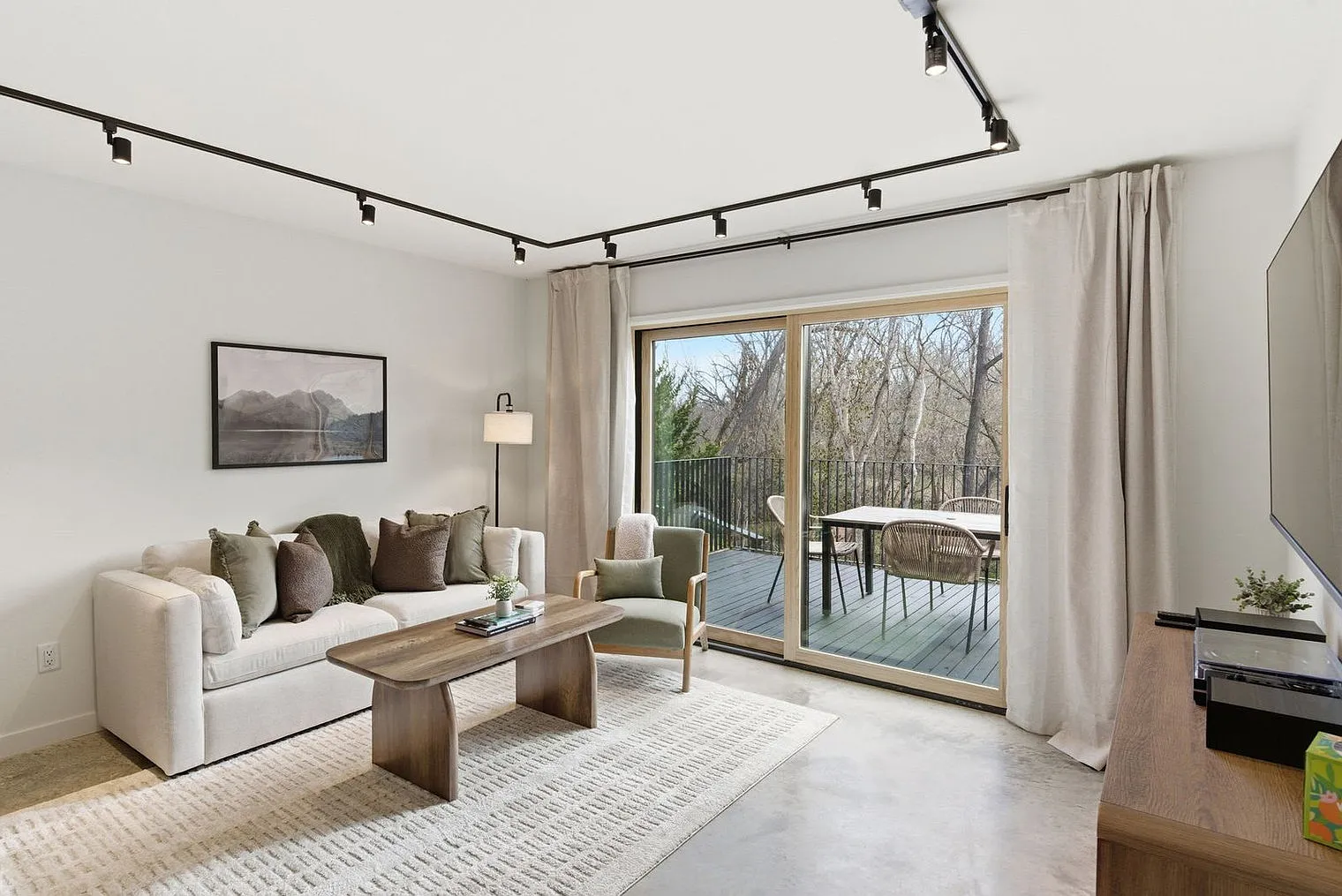2 bed, 1.0 bath, $4,380 — Photo 2