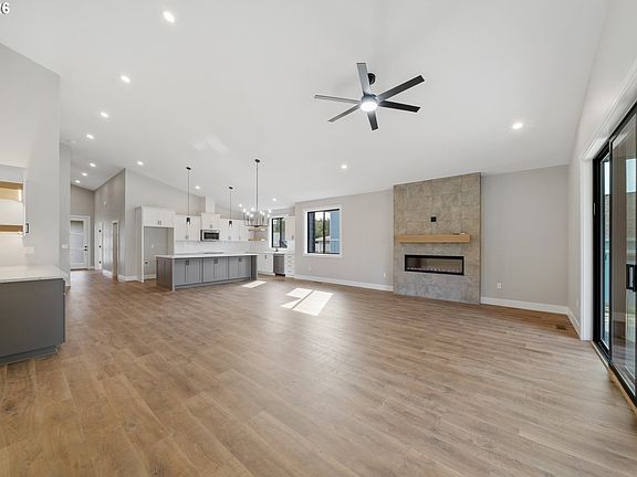 3rd image of 551 Meadows Dr