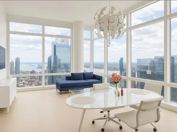 450 W 42nd St #Ph1j, New York, NY 10036