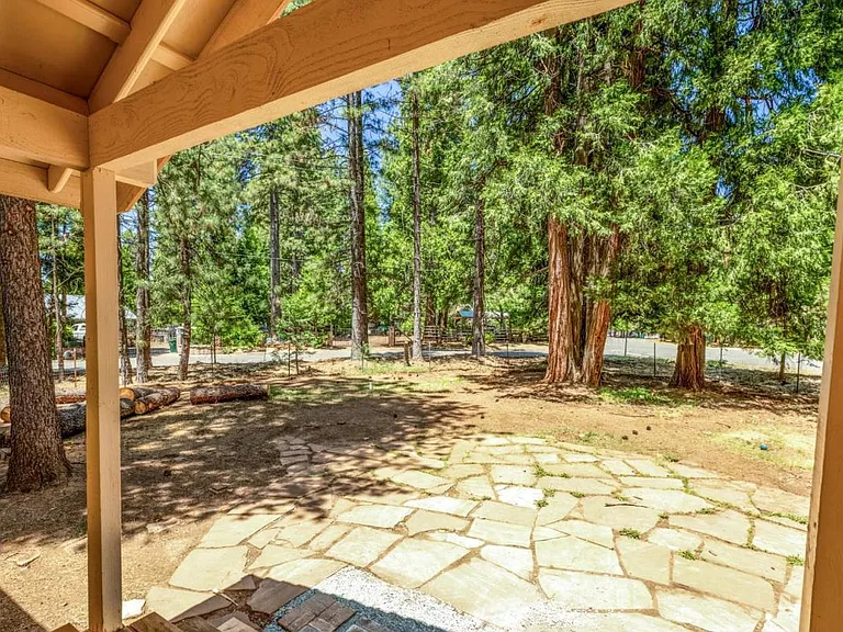 6885 Kings Row Dr — Photo 3