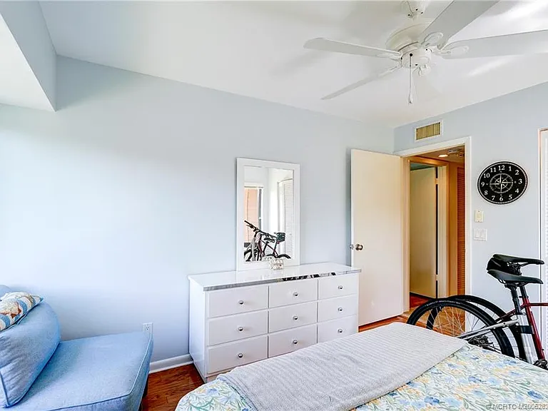 233 NE Edgewater Dr #201 — Photo 33