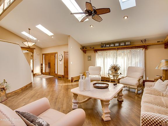 5th image of 28 Greenwood Ln