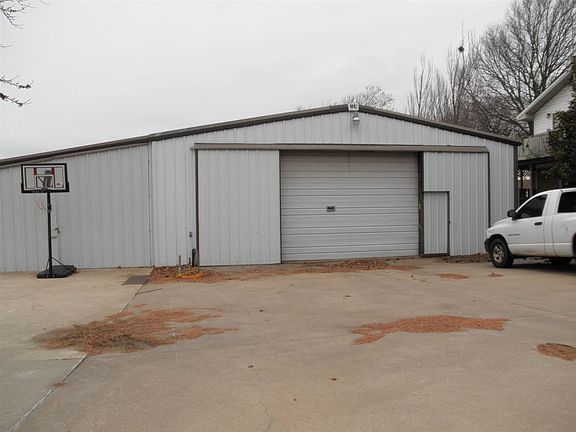 3rd image of 104 Spruce Dr