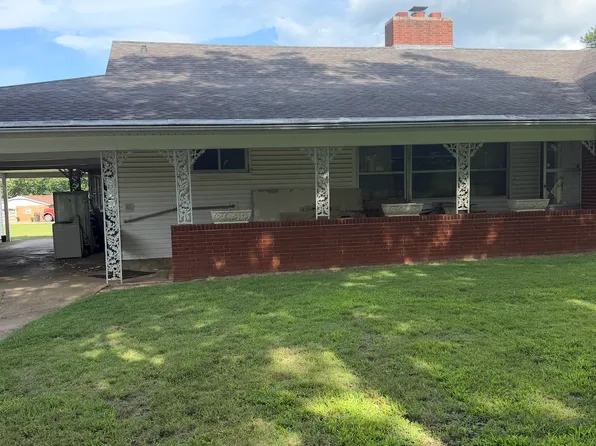 2718 Charlton Ln, Poplar Bluff, MO 63901