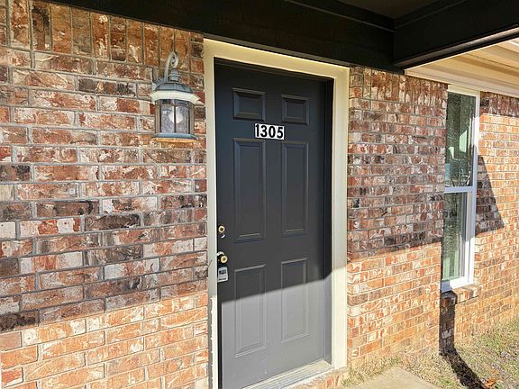 2nd image of 1305 Ray Rd