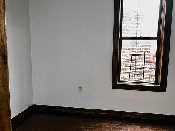 5th image of 40 Saint Nicholas Pl APT 6E
