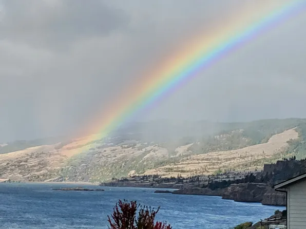 602 Columbia Dr, Lyle, WA 98635