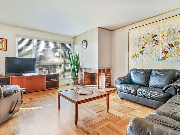 4th image of 26 Mayfield Ave