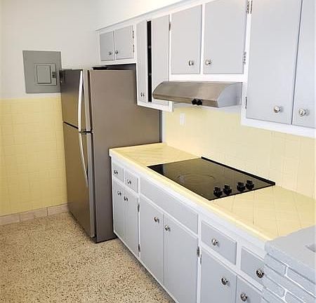 3rd image of 2716 NE 32nd St #4