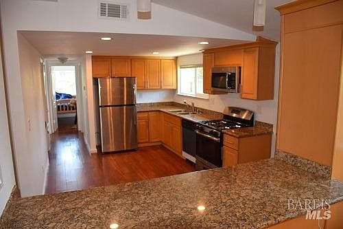 4th image of 518 Diana Dr