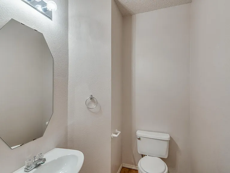 3949 Windford Dr — Photo 13