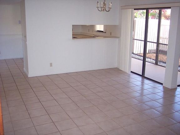 4th image of 128 Sherwood Cir APT 13C