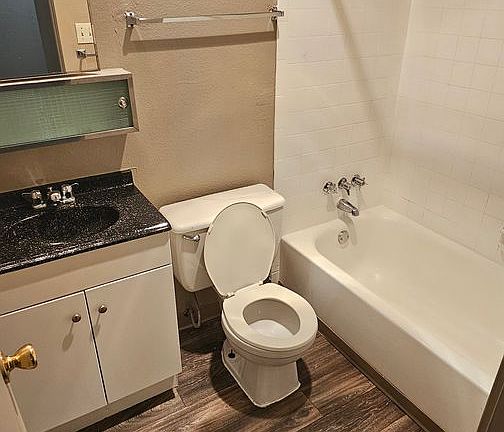 5th image of 2007 Carmel Dr #2013-15