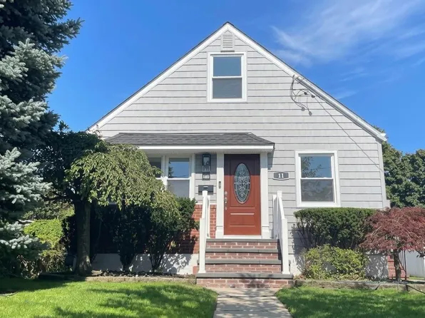 11 Wood Street, Lynbrook, NY 11563