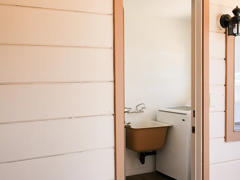 312 E Matilija St — Photo 27