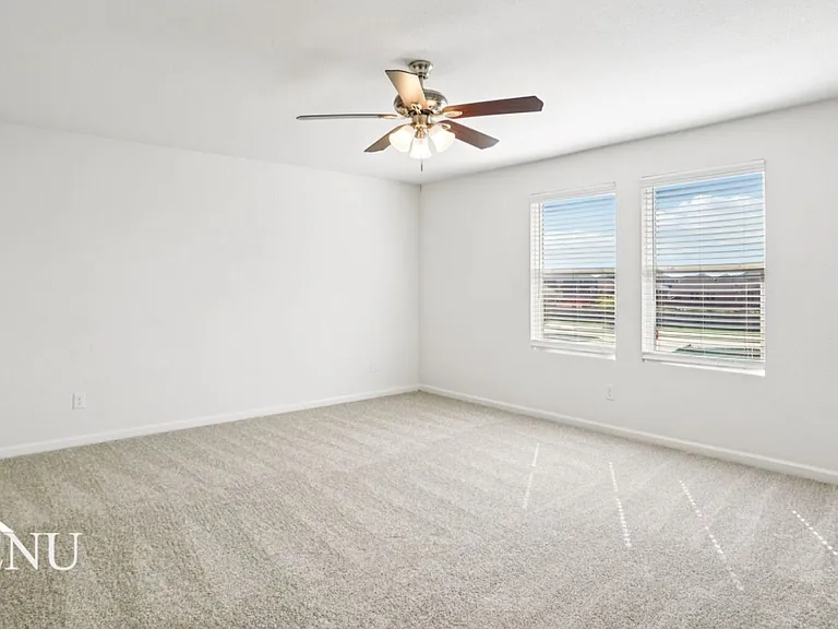 692 Wellington Dr — Photo 11