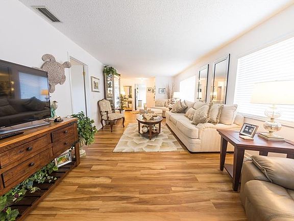 3rd image of 643 Yorkshire Ct APT C
