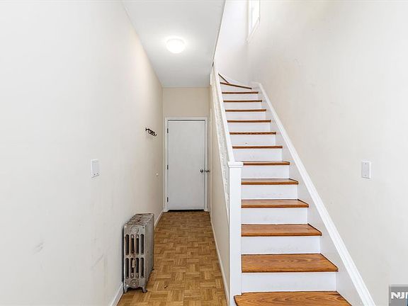 3rd image of 7 Edison Pl