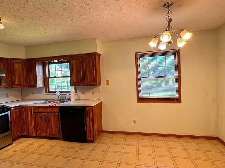 626 Harrison Rd — Photo 6