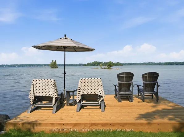 7426 Island View St, Ramara, ON L0K 2B0