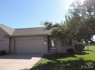 1800 Golfview Ln, Pekin, IL 61554