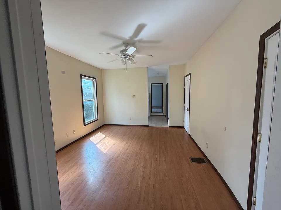 105 Summit St #1