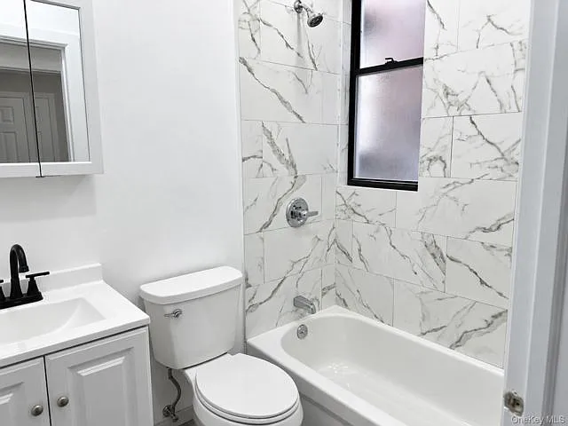 4 bed, 1.0 bath, 1000 sqft, $3,633 — Photo 4