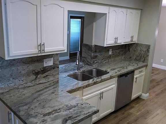 5th image of 1022 E Loyola Dr
