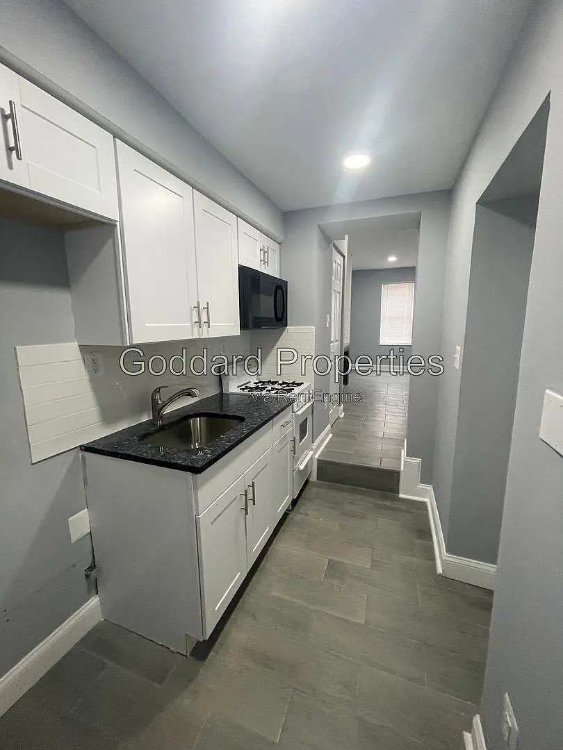 1 bed, 1.5 bath, 700 sqft, $1,350 — Photo 2