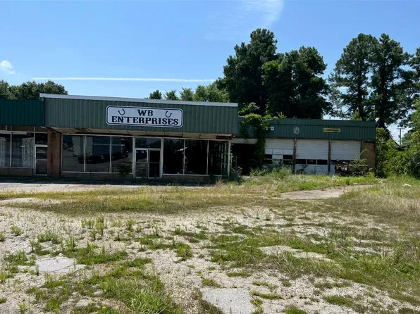 614 E Savannah St, Calhoun Falls, SC 29628