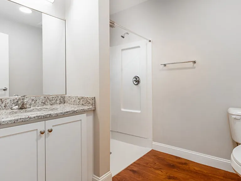 915 Englewood St — Photo 15