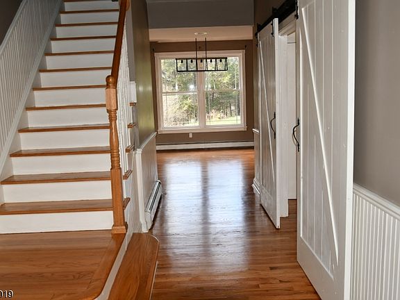 3rd image of 4 Highlands Ln