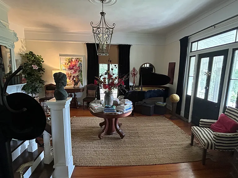 524 E Main St — Photo 2