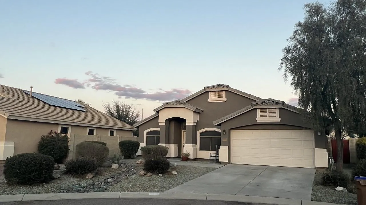 4 bed, 2257 sqft, $2,095 — Photo 2