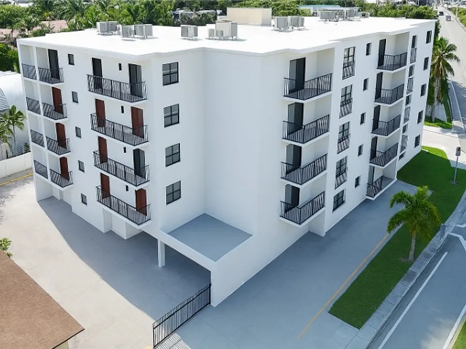 Casa Linda Apartments-3300 S Dixie Hwy