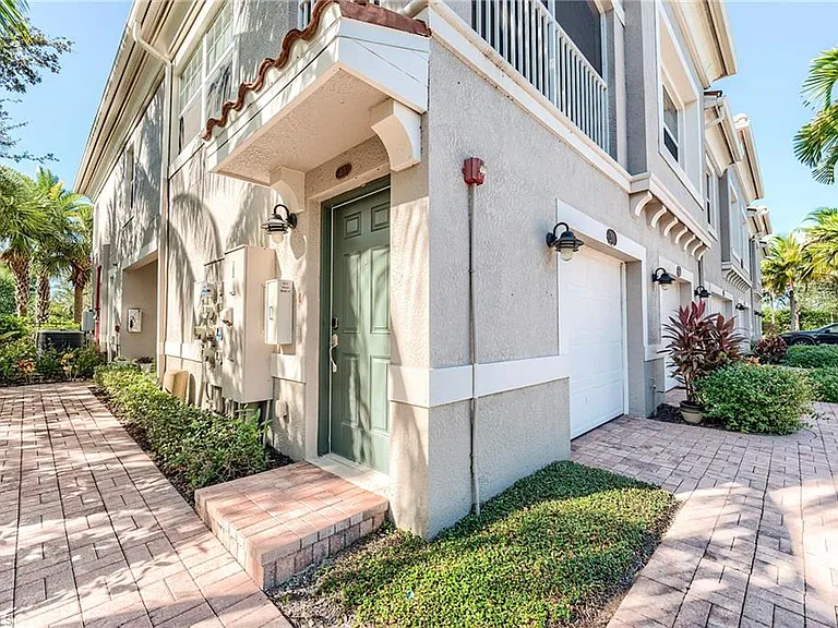 8510 Violeta St #201 — Photo 2