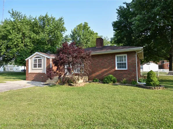 606 E Main St, Staunton, IL 62088