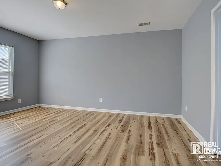 308 Briarbend Rd — Photo 12