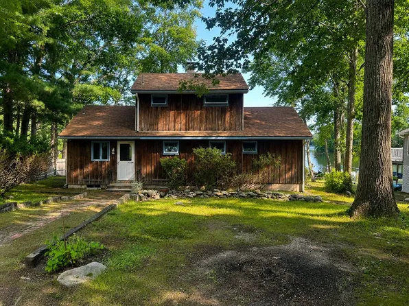 316 Court House Ln, Pascoag, RI 02859