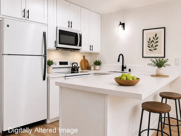 Topanga Apartments — Photo 2