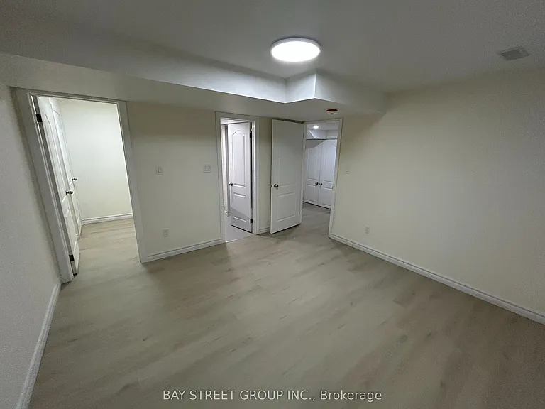 33 Jeffrey Nihda Cres #BASEMENT — Photo 10
