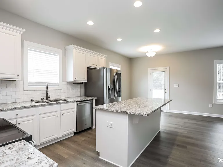 124 Stratocastor Dr — Photo 5
