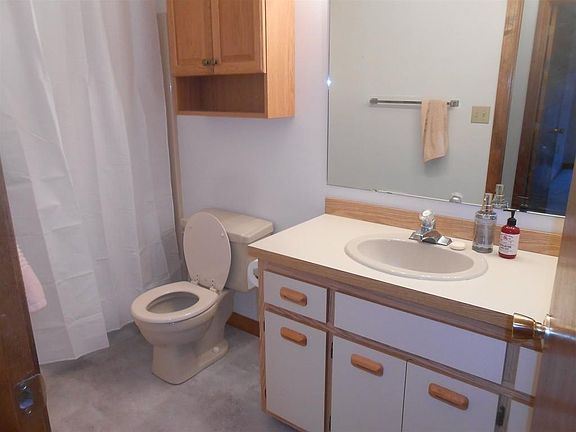 3rd image of 5 Blackstone Dr APT 18